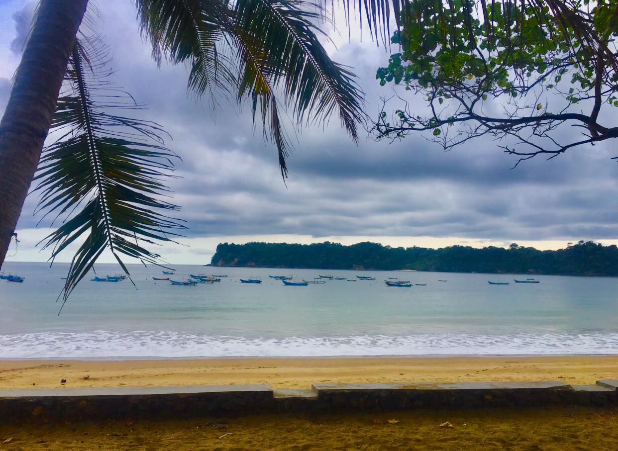 Saat detinasi wisata di Kabupaten Malang sudah buka nanti, Pantai Tamban bisa menjadi opsi kunjungan Anda. (Ferdinand/Radar Malang)