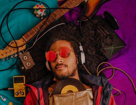 Beberapa lagu terkenal yang enak didengar, ternyata memiliki makna seksual dan menggoda (Pexels /ist)