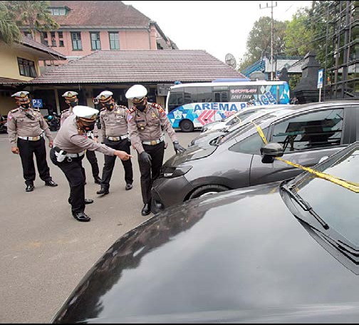 Satlantas Polresta Malang Kota mengamankan total 65 kendaraan roda empat dan roda dua dalam operasi balapan liar, Senin (4/10). (Satlantas Polresta Malang Kota for Radar Malang)