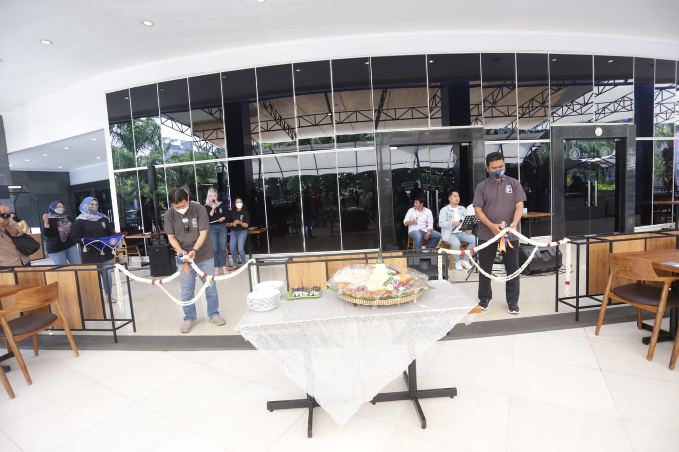 Peresmian Co-Working Cafe di Politeknik Negeri Malang, sebagai wadah kreatifitas civitas academica kampus, Senin (4/10).(Ubaidillah/Radar Malang)