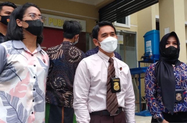 Wakil Direktur Reserse Kriminal Umum Polda Sumsel AKBP Tulus Sinaga saat mengungkap kasus tersangka IM di Mapolda Sumsel, Palembang, Kamis (30/9). (Antara/Jawapos/ist)