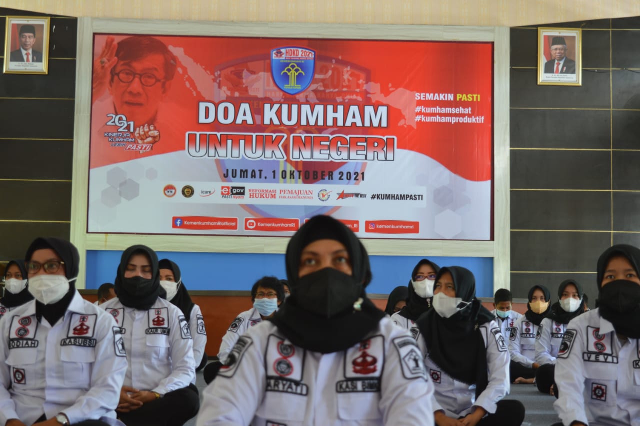 Kepala Lapas kelas IIA Sukun Malang Tri Anna Aryati Bc IP SH MSi mengingatkan bahwa Ideologi Pancasila tidak bisa digantikan oleh paham apapun. (Bayu Suryo/Radar Malang)