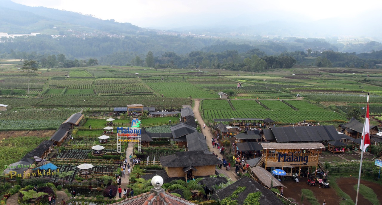 Desa Wisata Pujon Kidul menjadi salah satu destinasi yang sempat memulai uji coba pembukaan. (Darmono/Radar Malang)
