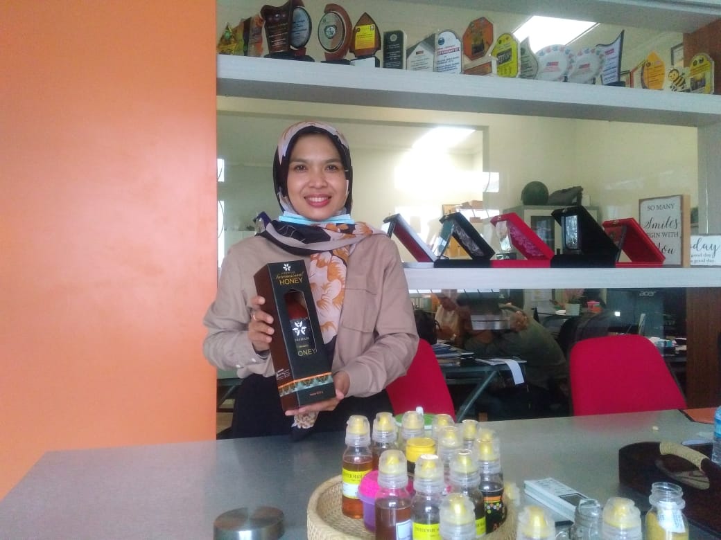 Owner sekaligus Komisaris PT Kembang Joyo Sriwijaya Malang Dr Dewi Masyithoh SP MP.t (Rio/Radar Malang)