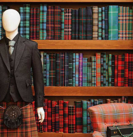 Berbagai padu padan busana motif tartan membuat tampilan tak membosankan (Pinterest /ist)