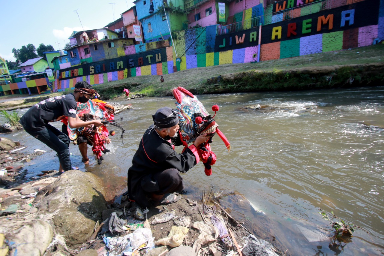 Festival Gugur Gunung yang digelar di Kampung Tiridi Kota Malang (Darmono/Radar Malang)