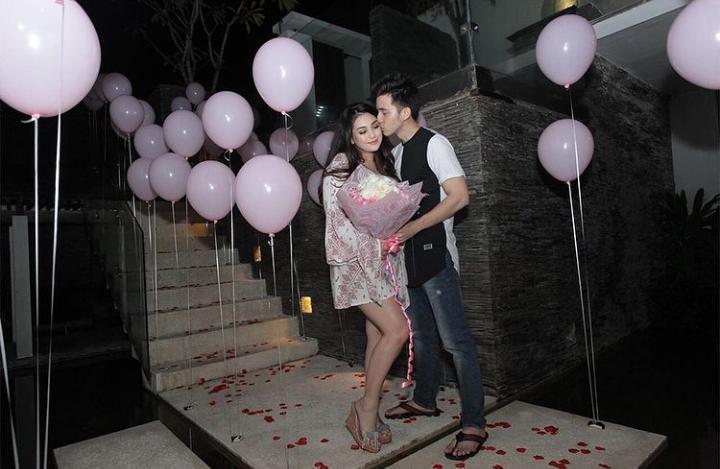 Rumah tangga pasangan selebriti Stefan William dan Celine Evangelista resmi kandas (Instagram /ist)