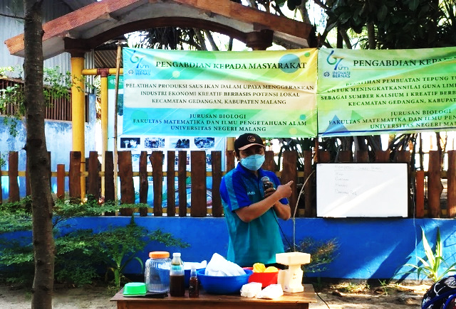 Penyuluhan Keterbukaan Inovasi oleh Indra Kurniawan Saputra, S.Si., M.Si. (Dosen Biologi Universitas Negeri Malang) kepada Masyarakat Gedangan, Kabupaten Malang (ist)