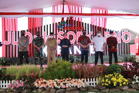 GANTI NAMA: Ketua DPR RI Puan Maharani (tengah) saat meresmikan nama baru jalibar