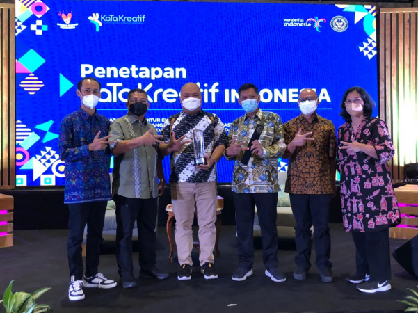 Dari kiri, Fariz (Tim KaTa Kreatif), Hariyanto (Direktur Direktorat Infrastruktur Ekonomi Kreatif, Deputi Bidang Pengembangan Destinasi dan Infrastruktur, Kementerian Pariwisata dan Ekonomi Kreatif), Zulfikar (Ketua Komunitas Startup Malang