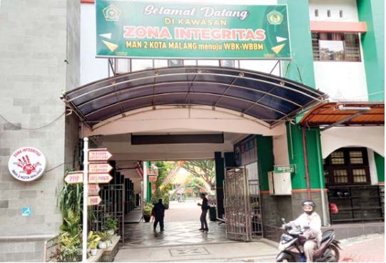 SEPI: Madrasah Aliyah Negeri (MAN) 2 Kota Malang menghentikan sementara pembelajaran tatap muka setelah ditemukan kasus positif Covid-19 pada siswanya.(ANDIKA SATRIA PERDANA/RADAR )