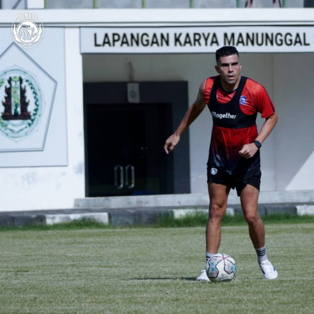 ALL OUT: Fabiano Beltrame berlatih intensif di Bali bersama rekan-rekannya. (Media Officer Arema FC For Radar Malang)