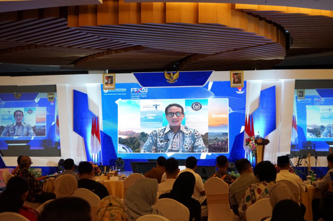 Dr. H. Sandiaga Uno, B.B.A., M.B.A., membuka kegiatan Techibition secara virtual, Sabtu (22/1). (BI Malang for Radar Malang)