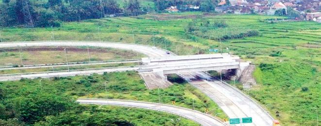 MASIH DIKAJI: Bila Tol Malang-Kepanjen jadi direalisasikan, jalur dari exit Tol di Madyopuro ini akan disambungkan hingga ke selatan. (darmono/radar malang)