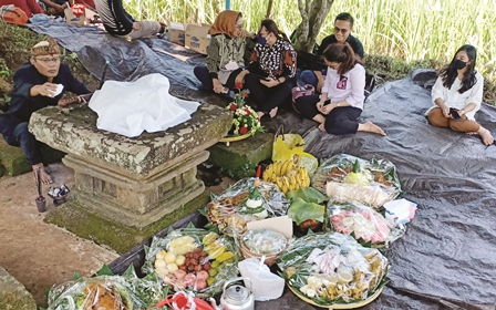 Ritual sebelum dimulainya penggalian situs