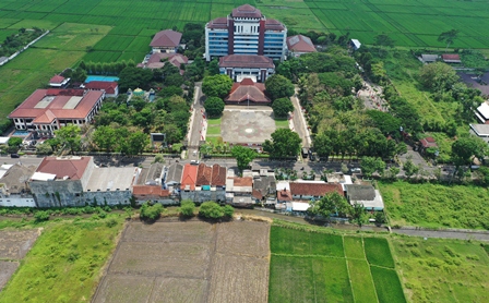 PROYEK IBU KOTA: Hamparan sawah di komplek block office, Jalan Raya Panji ini berpotensi menjadi Alun-Alun Kepanjen.