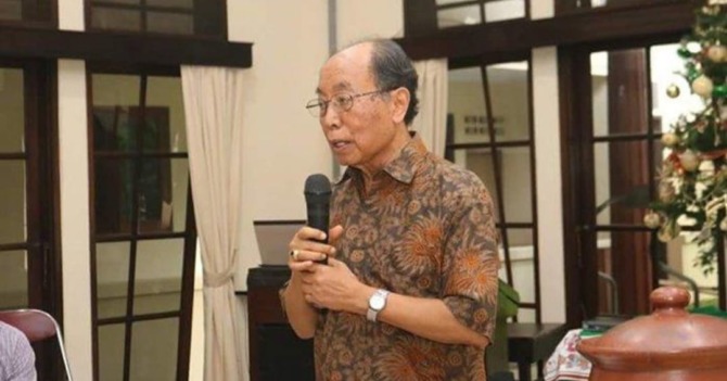 Mgr F.X, Hadisumarta , O.Carm semasa masih hidup saat melakukan pelayanan. (Keuskupan Katedral Malang For Radar Malang)