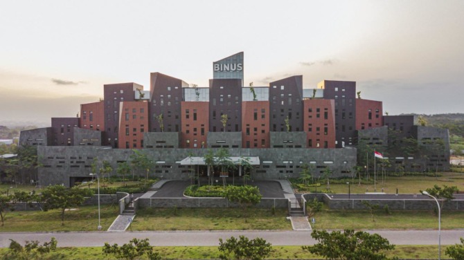 MEGAH: Kampus Binus Malang menyediakan jalur pendidikan yang mudah dan banyak untungnya bagi para karyawan melalui Binus Online Learning. (ist)