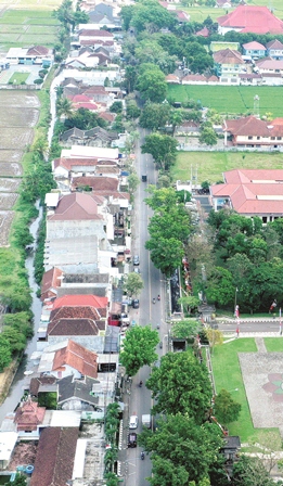 INFRASTRUKTUR: Jalan Panji, Kecamatan Kepanjen yang berada di area pusat perkantoran tersebut akan dilebarkan pada 2023 depan.