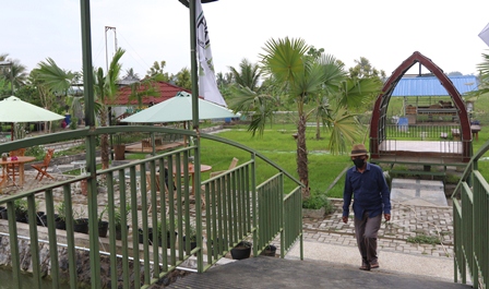 KREATIF: Lahan pertanian seluas 3,5 hektare di Desa Karangpandan, Kecamatan Pakisaji ini disulap menjadi wisata edukasi pertanian.