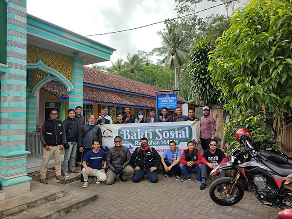 Foto Bersama setelah penyerahan bantuan di TK