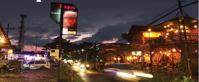 MULAI BANGKIT: Kafe-kafe di kawasan Sudimoro, Kelurahan Mojolangu, Kecamatan Lowokwaru jadi salah satu sentra penyumbang pendapatan daerah lewat pajak restoran. Tiap tahun, setoran pajak dari para pemilik kafe mencapai puluhan miliar. (DARMONO/RADAR MALAN