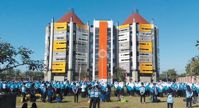 UNGGULAN: Hari ini, Rabu (25/5), SMK Muhammadiyah 7 (Mutu) Gondanglegi mewisuda 795 siwa. Mengangkat tema Kompetensi Unggul, Mandiri di era Digital 5.0, diharapkan semua lulusan selalu siap dengan pekerjaan yang ada. (SMK MUTU FOR RADAR MALANG)