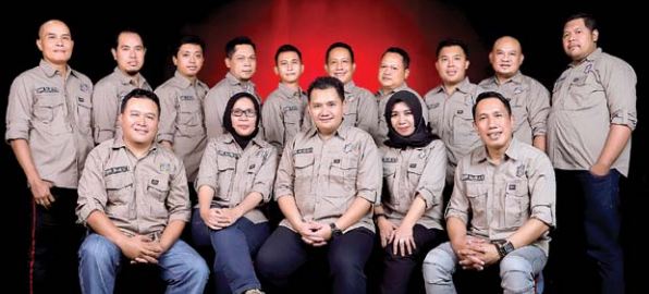 BANYAK PROGRAM BARU: Ketua Apersi Malang Dony Ganatha (baris depan, tengah) bersama pengurus baru yang siap bersinergi dengan pemerintah maupun instansi lain.(APERSI MALANG FOR RADAR MALANG)