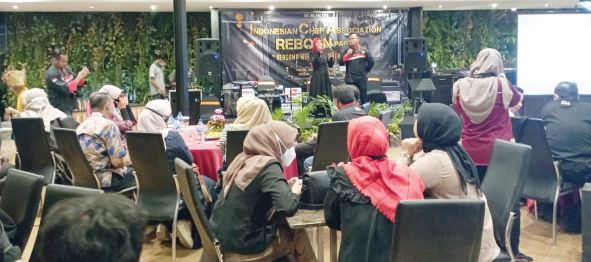 GAYENG: Pertemuan anggota ICA Malang Raya dan partisipan yang digelar di Hotel Aria Gajayana Malang, Senin malam (27/6).(YUDHISTIRA/RADAR KANJURUHAN)