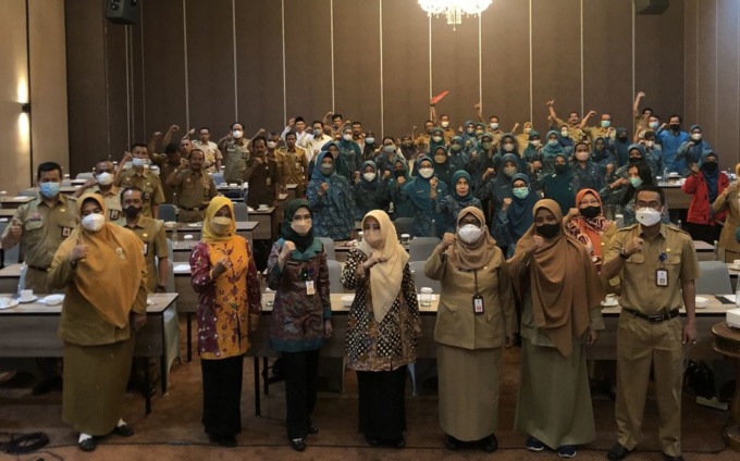 KOMPAK: Rakor yang digelar Dinkes dan PKK Kabupaten Malang untuk menyambut Bulan Imunisasi Anak Nasional yang digelar di Grand Miami Hotel Kepanjen, kemarin (20/6).(YUDHISTIRA/RADAR KANJURUHAN)