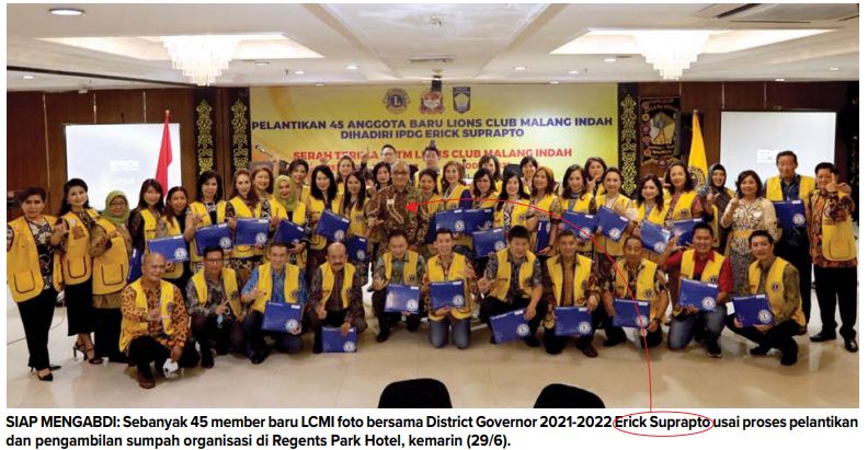 SIAP MENGABDI: Sebanyak 45 member baru LCMI foto bersama District Governor 2021-2022 Erick Suprapto usai proses pelantikan dan pengambilan sumpah organisasi di Regents Park Hotel, kemarin (29/6).
