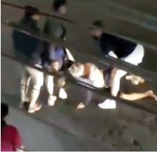 PENGROYOKAN: Polres Malang memastikan perkara pengeroyokan penonton hiburan jaran kepang di Desa Sempalwadak, Kecamatan Bululawang, 8 Januari lalu terus diusut. Ilustrasi Pengeroyokan  By Radar Malang