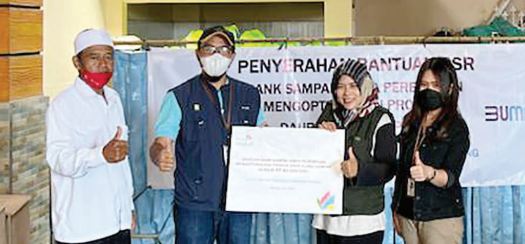 AJAK LEBIH BERDAYA: Seremoni penyerahan program TJSL PLN di Banjararum Singosari, kemarin siang