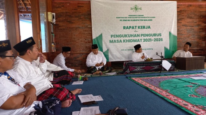 BERDAYAKAN PESANTREN : Suasana rapat kerja dan pengukuhan pengurus PC RMI Kabupaten Malang di PPAI Al Ittihad Jeru, Tumpang (31/5).