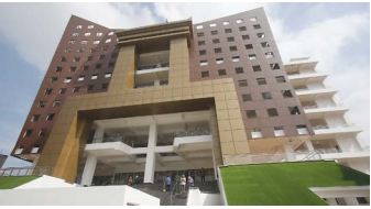 TAMPAK LUAR: Pembangunan gedung MCC di Jalan A. Yani, Kecamatan Blimbing telah rampung. Namun penataan interior belum dilakukan