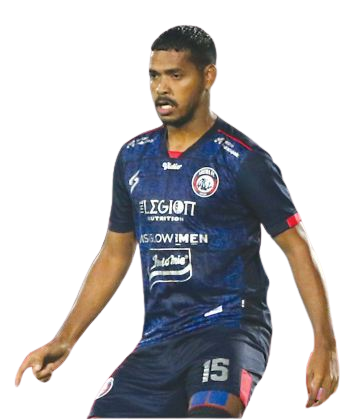 TAMPIL 90 MENIT: Hasyim Kipuw dipercaya turun sejak menit awal di laga kemarin sore (11/9). (Darmono/Radar Malang)