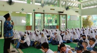 Ilustrasi siswa siswi madrasah