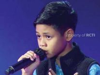 SUARA MERDU: Penampilan Alviano Than Wijaya di hadapan tim juri saat disiarkan langsung TV nasional.