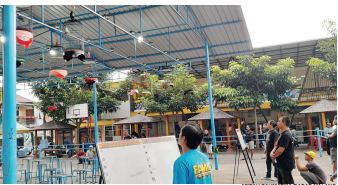 MENGHIBUR: Lomba kicau burung di Desa Pesanggrahan menarik perhatian warga