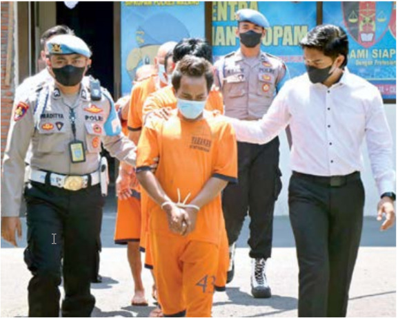ILEGAL: Polres Malang merilis pengungkapan kasus judi online dengan tujuh tersangka yang ditangkap di tiga kecamatan kemarin. (HUMAS POLRES MALANG FOR RADAR MALANG)
