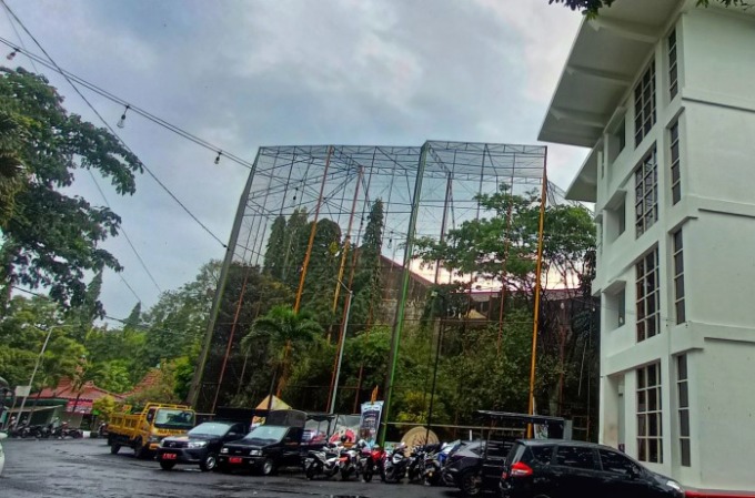 IMBAS BBM NAIK: Area block office II di Jalan Majapahit, Klojen diproyeksikan untuk pembangunan Stasiun Pengisian Kendaraan Listrik Umum (SPKLU). (Suharto/Radar Malang)