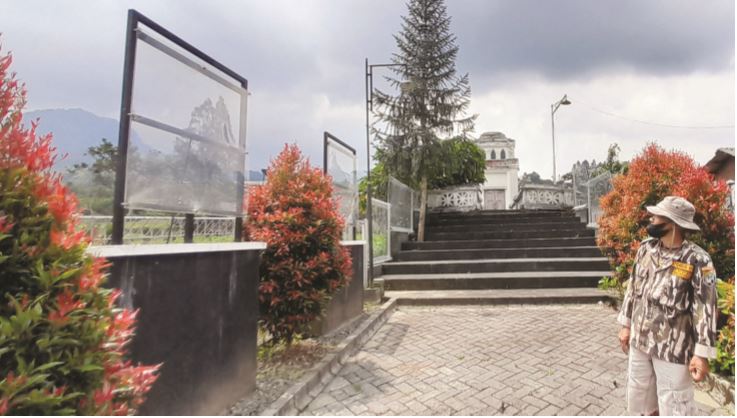 BERSEJARAH: Situs Makam Dinger hingga saat ini terawat dengan baik. (AFIFAH RAHMATIKA/RADAR BATU)