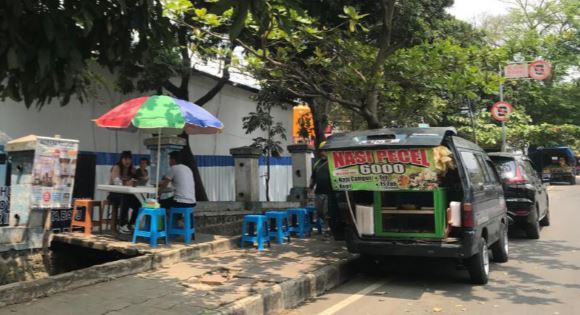 MELANGGAR: Tahun 2022 mengalami peningkatan jumlah Pedagang Kaki Lima (PKL) yang melanggar ketertiban. Hal itu berujung pada sanksi tindak pidana ringan (tipiring).