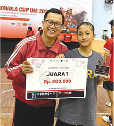 BERBAKAT: Atlet tenis meja asal Kota Batu Windi Banyu Bening meraih juara dalam Nasional Tavola Cup UM, Sabtu (15/10). (KONI KOTA BATU FOR RADAR BATU)
