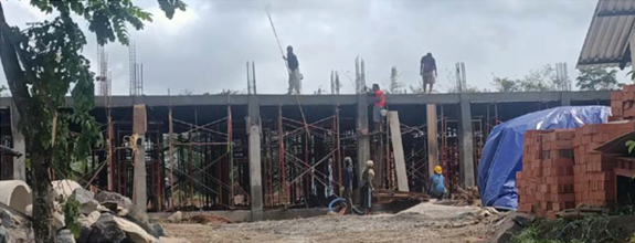 DIKEBUT: Pembangunan SMPN 7 Kota Batu di Kelurahan Dadaprejo akan dilanjutkan tahun 2023 mendatang. (SUHARTO/RADAR MALANG)
