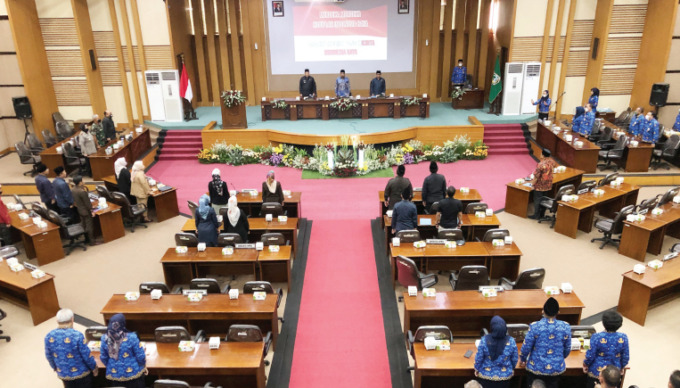BAHAS REGULASI DAERAH: Rapat paripurna dewan dan eksekutif membahas empat rancangan peraturan daerah yang digelar di gedung DPRD Kabupaten Malang, kemarin (17/10). YUDHISTIRA/RADAR KANJURUHAN
