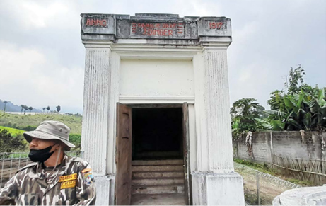 KURANG DIMINATI: Situs Makam Dinger di Desa Tulungrejo, Kecamatan Bumiaji sehari-hari sepi. (AFIFAH RAHMATIKA/RADAR BATU)