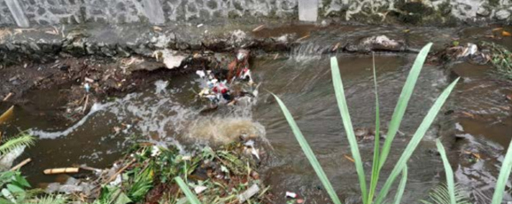 SUNGAI DANGKAL: Kepala Badan Penanggulangan Bencana Daerah (BPBD) Kota Malang Prayitno mengatakan, ada tiga sungai yang mengalami pendangkalan sampai penyempitan , Buang Sampah Sembarangan Jadi Penyebabnya