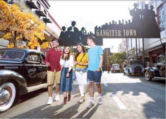 SPOT KEREN: Di jalan Gangster Town Museum Angkut ini menjadi tempat favorit untuk flash mob.