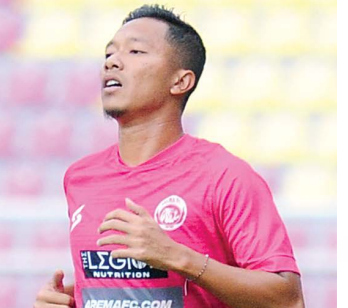 SIAP COMEBACK: Dendi Santoso sudah berlatih bersama tim Singo Edan sejak terlepas dari cedera betis yang menderanya.